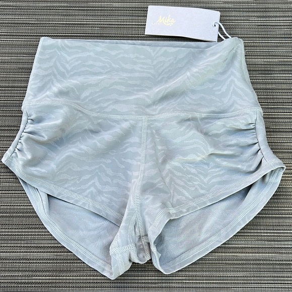 Mika Yoga Wear Pants - NWT Mika Yoga Wear Betty Short High Waisted Size Medium